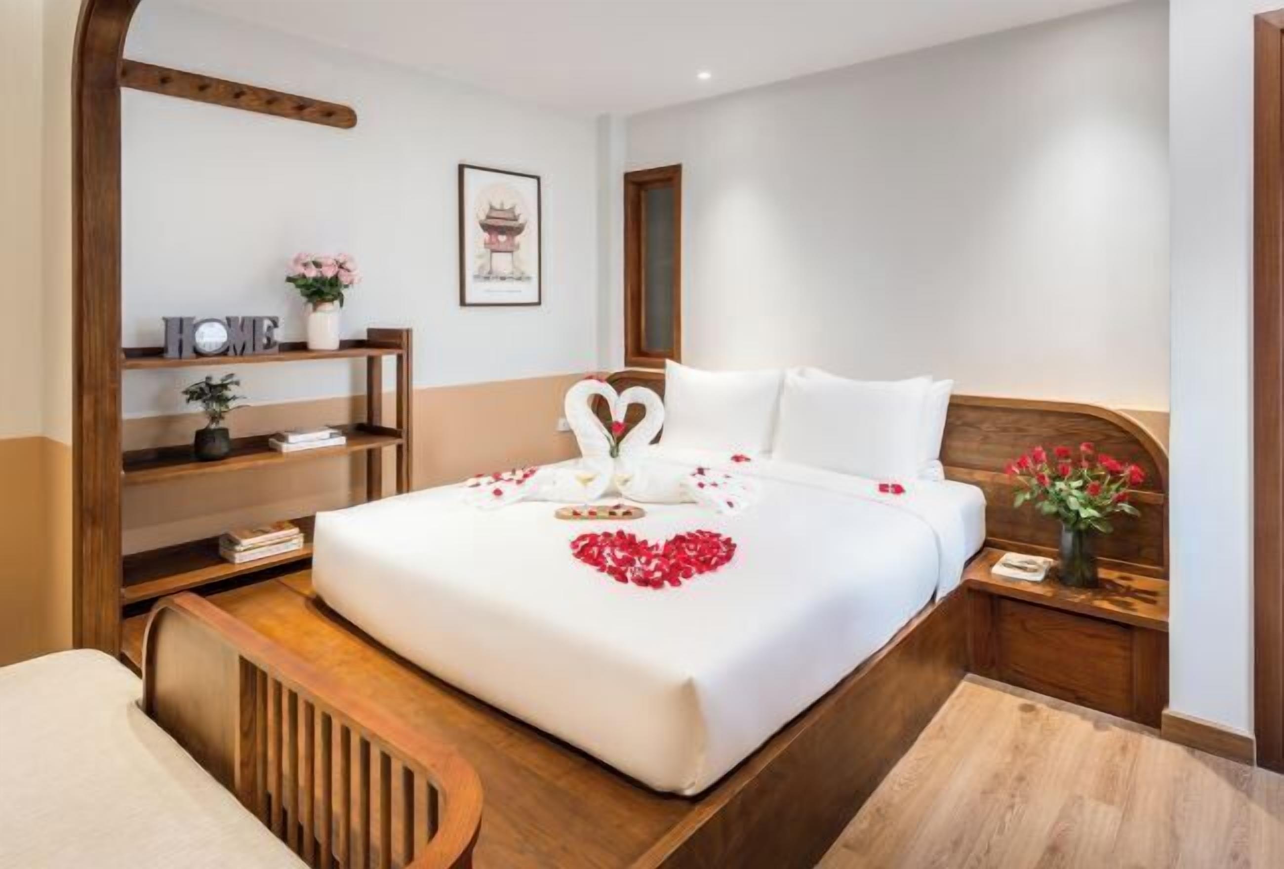 Egyptian cotton sheets, premium bedding, down comforters