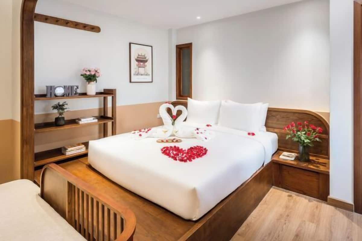 1 bedroom, Egyptian cotton sheets, premium bedding, down duvets