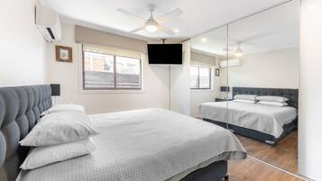 3 bedrooms, desk, iron/ironing board, travel crib