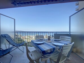 Outdoor dining - Appartement le Lavandou vue mer (Le Lavandou)