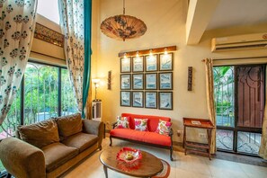 TV - StayVista @ Taruchaya Japanese interiors/ Raichak (Kolkata)