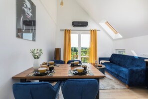 Apartment, 1 Schlafzimmer, Balkon | Wohnzimmer