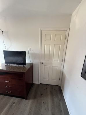 Basic Room | Premium bedding, free WiFi - RIDGEWAY INN (Ridgeway)