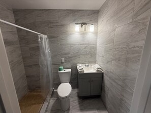 Basic Room | Bathroom