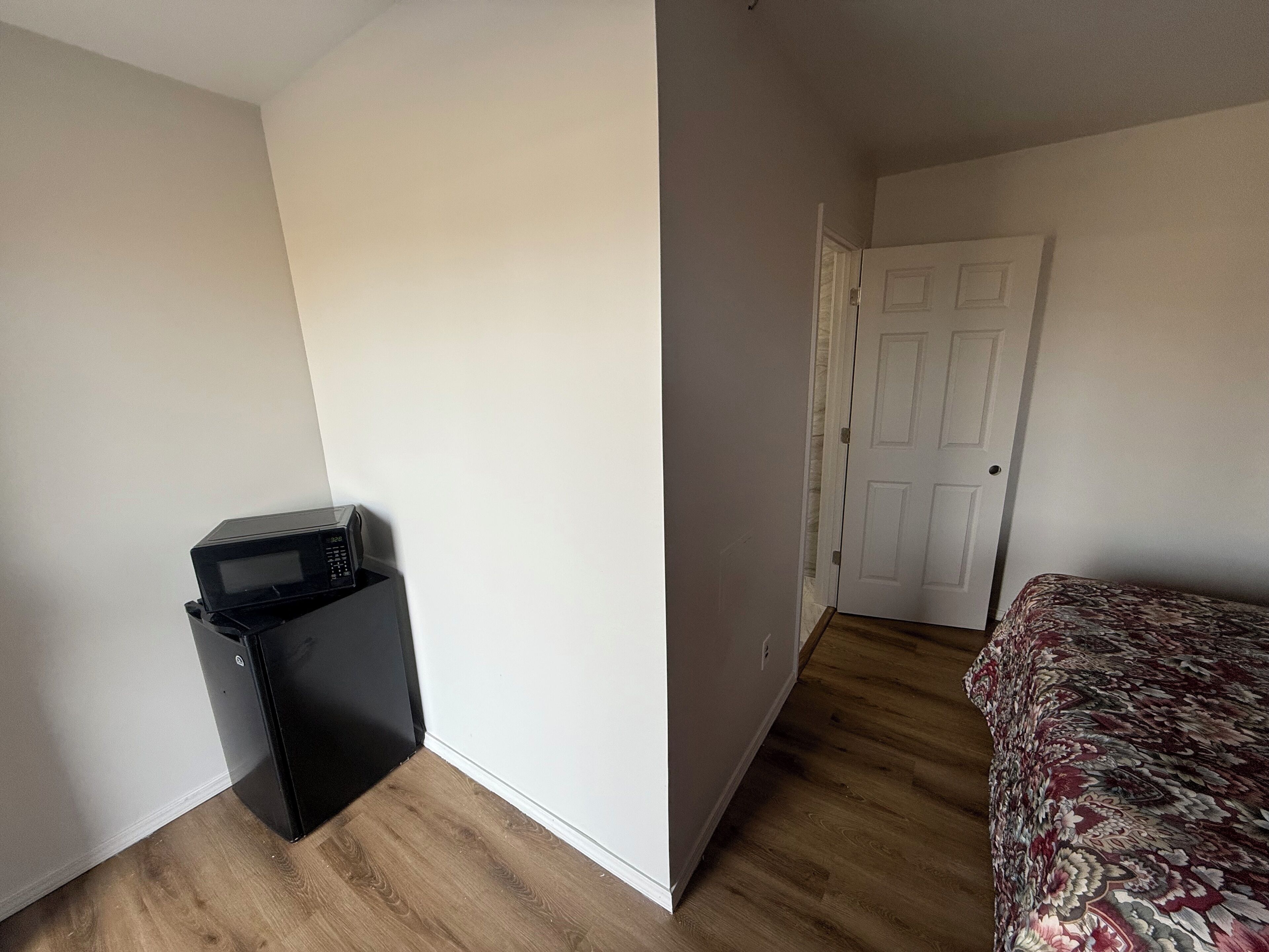 Basic Room | Premium bedding, free WiFi