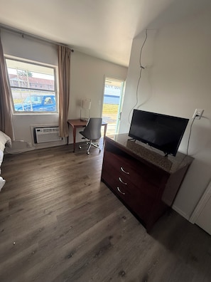 Basic Room | Premium bedding, free WiFi - RIDGEWAY INN (Ridgeway)