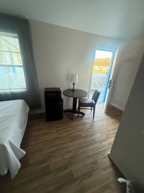 Habitación básica | Ropa de cama de alta calidad y wifi gratis