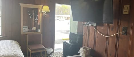5 bedrooms, premium bedding, free WiFi
