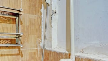 Deluxe-Suite | Badezimmer | Dusche, Seife