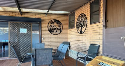 Second Street - Loxton Accommodation
Stylish 3 bedroom home