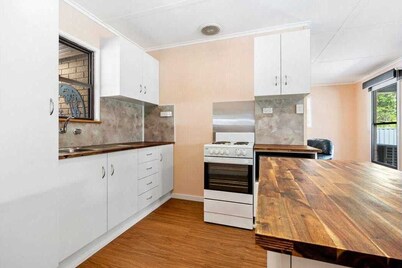 Second Street - Loxton Accommodation
Stylish 3 bedroom home