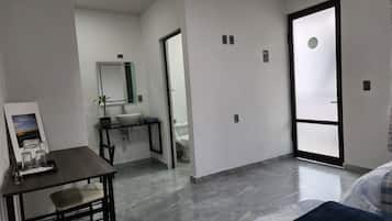 尊榮雙人或雙床房 | 布置獨特、書桌、筆電工作空間、免費無線上網