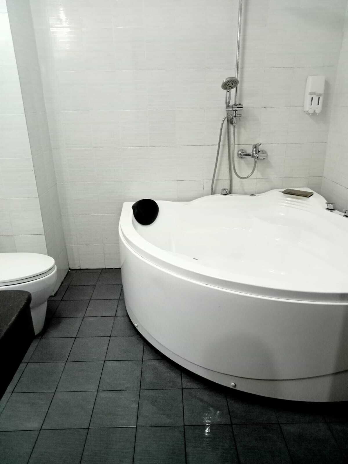 Standard Double Room | Bathroom