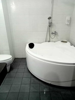 Standard Double Room | Bathroom