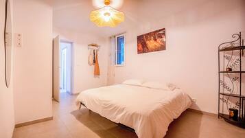 3 bedrooms, bed sheets