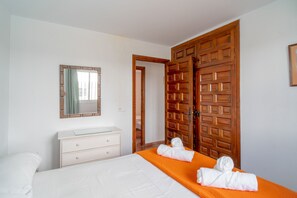 3 dormitorios, tabla de planchar con plancha, wifi gratis y ropa de cama