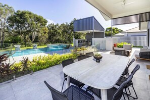 Outdoor dining - Bolthole North - Escape Reality (BANKSIA BEACH)