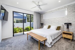 4 bedrooms, iron/ironing board, free WiFi, bed sheets - Bolthole North - Escape Reality (BANKSIA BEACH)