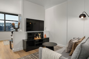 City-Apartment | Wohnbereich | Flachbildfernseher, Pay-TV