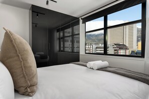 City Apartment | 1 bedroom, laptop workspace, iron/ironing board, free WiFi