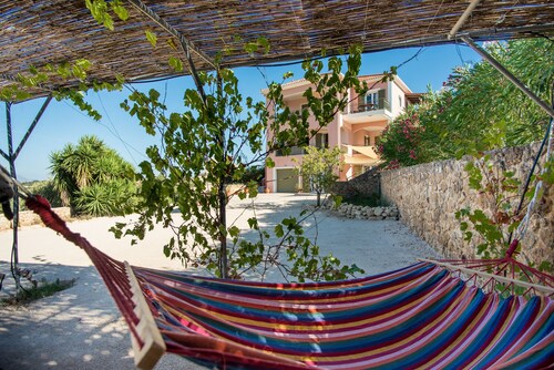 Villa Eleftheria: 4 bedrooms for up to 9 adults, pool and outstanding 180° views