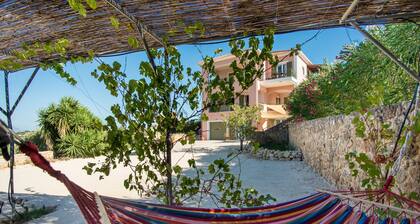 Villa Eleftheria: 4 bedrooms for up to 9 adults, pool and outstanding 180° views