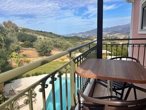 تناول الطعام بالخارج