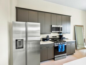 Oven, stovetop, coffee/tea maker, toaster