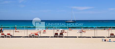 بالقرب من الشاطئ