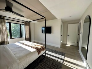 4 habitaciones y espacio para trabajar con laptop