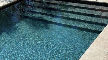 Piscine extérieure, piscine chauffée