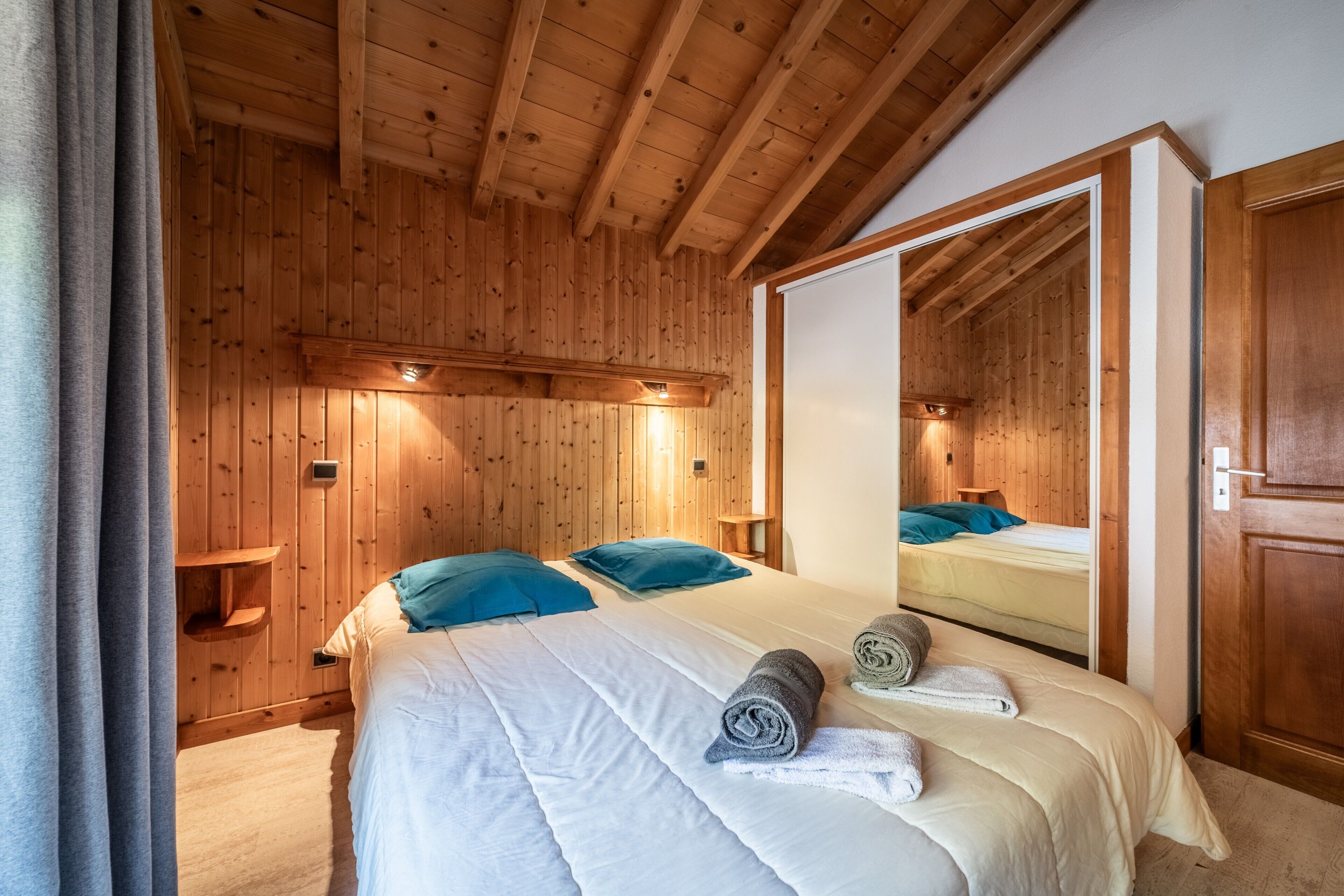 4 dormitorios, tabla de planchar con plancha, wifi gratis y ropa de cama