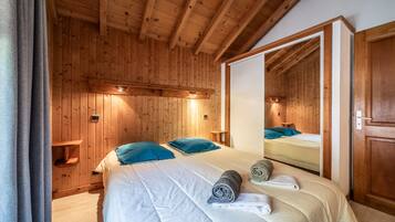 4 Schlafzimmer, Bügeleisen/Bügelbrett, kostenloses WLAN, Bettwäsche
