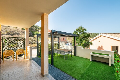 Villa "Casa Annabella" with Mountain Views, Private Terrace, and 2 Balconies