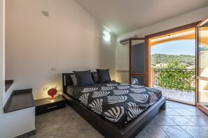 2 bedrooms, iron/ironing board, bed sheets