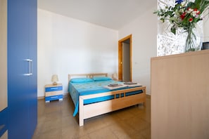 1 chambre, bureau, Wi-Fi gratuit, draps fournis