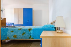 1 bedroom, desk, free WiFi, bed sheets