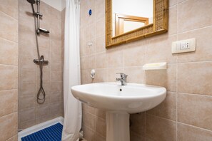 Ducha, secador de pelo, toallas