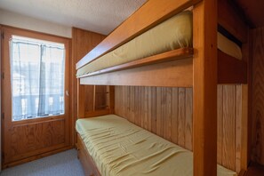 3 bedrooms, iron/ironing board, WiFi