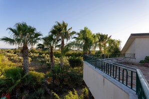 Property grounds - Apartment 'In Villa Templi Selinunte' with Sea View, Wi-Fi and Air Conditioning (castelvetrano)