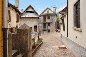 Property grounds - Apartment "Casa del Sole" with Mountain View & Wi-Fi (Toceno)