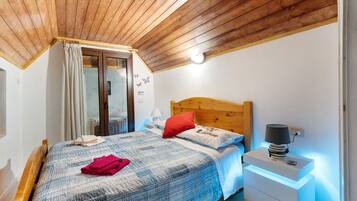 2 bedrooms, free WiFi, bed sheets