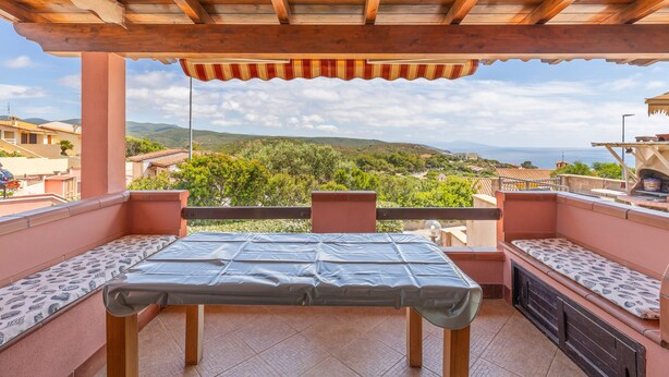 A covered outdoor seating area with a table and benches, overlooking a scenic landscape. - Holiday Home 'Casa Erbì' with Sea View, Private Terrace and Private Garden (Torre dei Corsari Arbus)