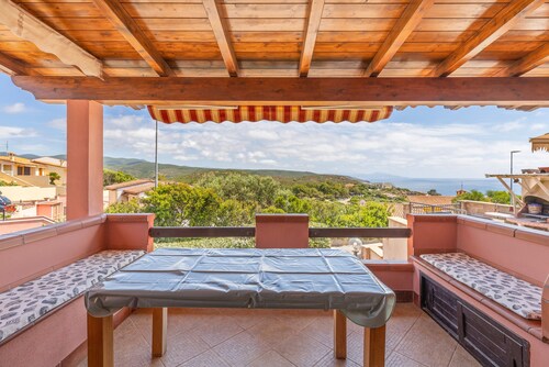 Holiday Home 'Casa Erbì' with Sea View, Private Terrace and Private Garden