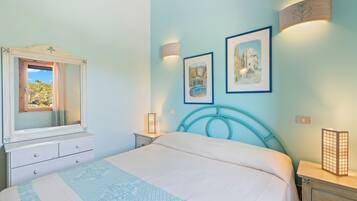 1 bedroom, bed sheets