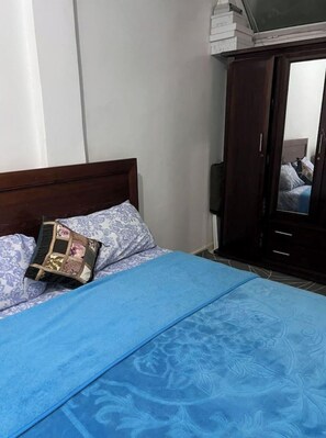 1 bedroom, travel cot, WiFi, bed sheets
