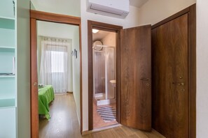 1 Schlafzimmer, Bügeleisen/Bügelbrett, Bettwäsche