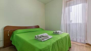 1 soveværelse, strygejern/strygebræt, sengetøj