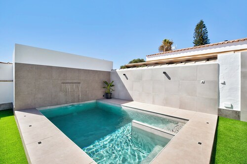 Holiday Home 'Rincón Del Chico' with Terrace, Garden and Wi-Fi