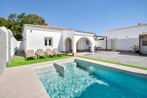 Casa de vacaciones 'Rincón Del Chico' con terraza, jardín y Wi-Fi